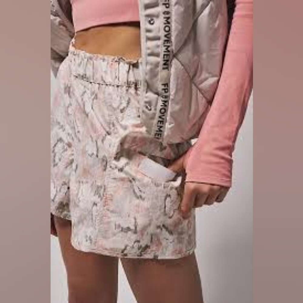 Free People Movement In The Wild Printed Shorts - Ivory Combo - NWT size Small - Picture 15 of 16